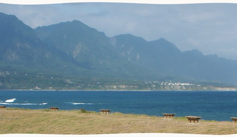 加路蘭的海岸線，海岸山脈貼著太平洋